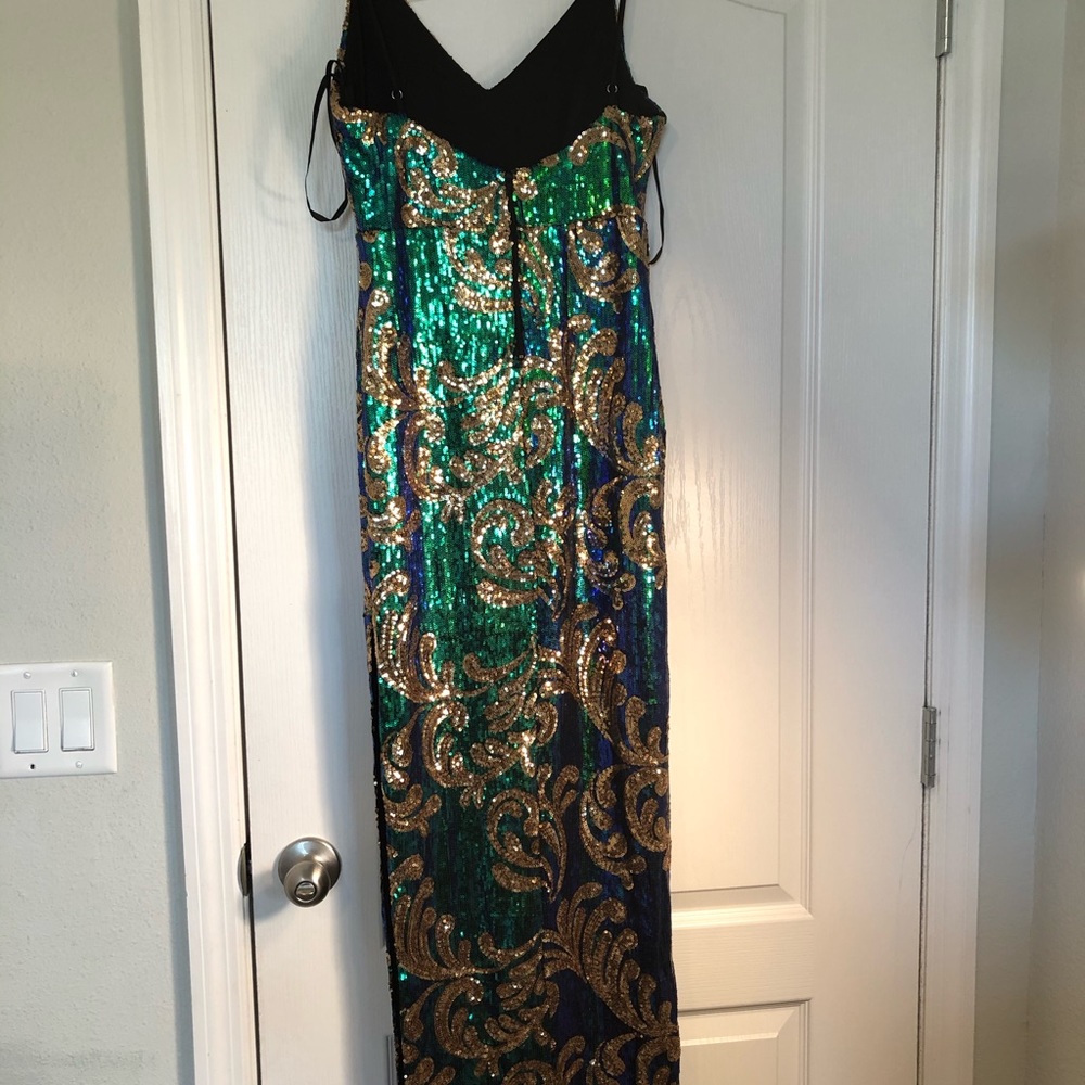 Dress - Picture 5 of 7